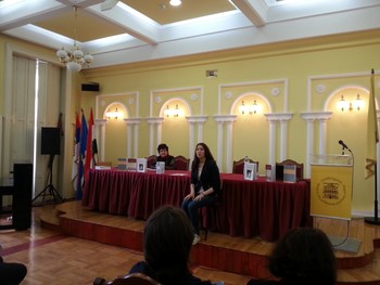 A megnyitón Sörös Mónika, az MTTK hallgatója Penavin Olga Jugoszláviai magyar népmesék c. kötetéből mondott el egy népmesét